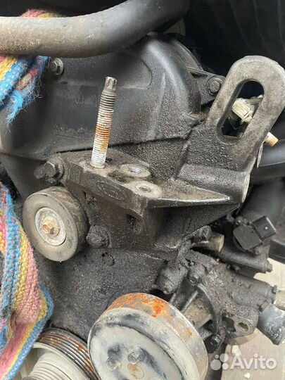 Кронштейн опоры двигателя правый Ford Focus 1