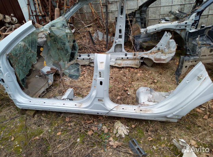 Порог Nissan primera P12 Лев