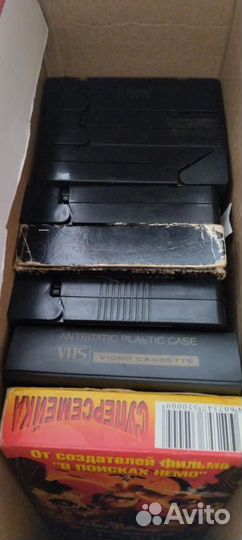 Видеомагнитофоны и кассеты к ним