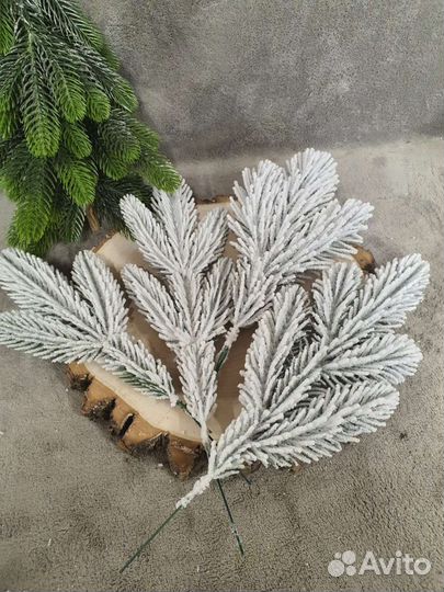 Литая хвоя для декора