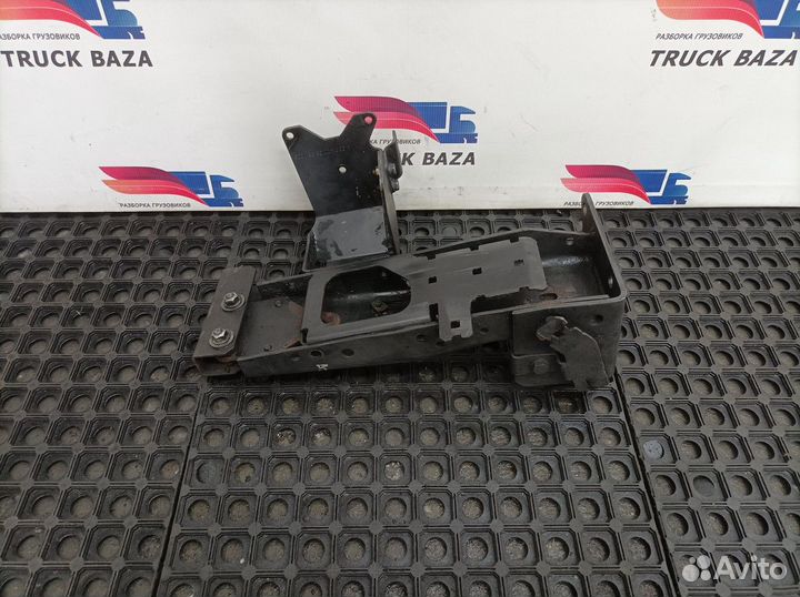 A9305203733 Кронштейн левой подножки