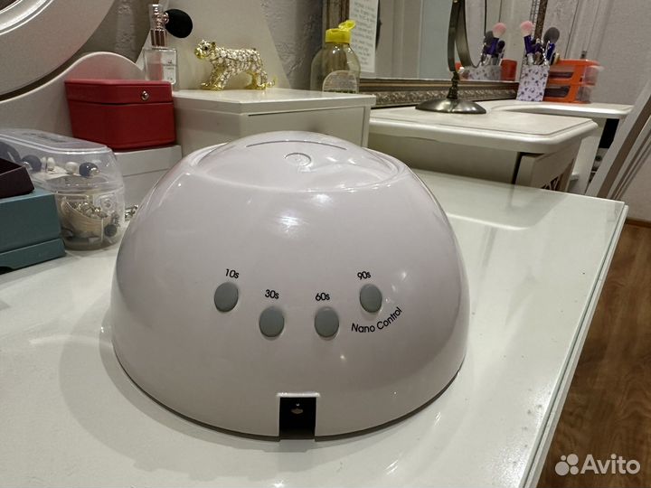 Ультрафиолетовая лампа для сушки ногтей