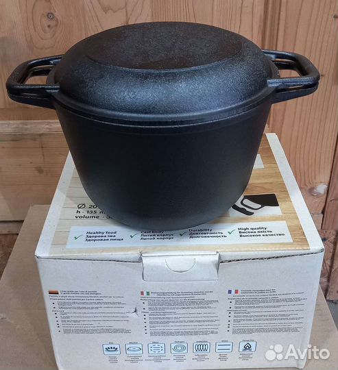 Чугунная кастрюля с крышкой сковородкой. 3л