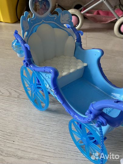 Карета с лошадью