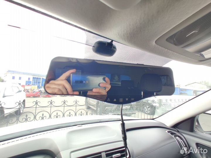 Видеорегистратор зеркало Mio MiVue N460