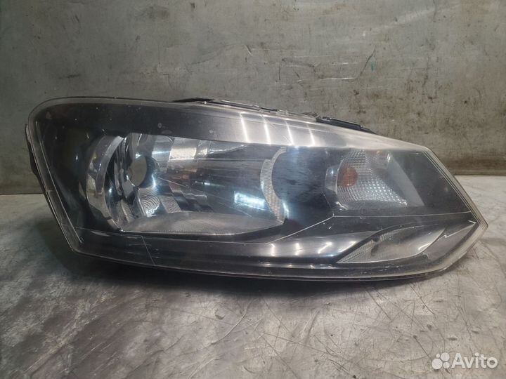 VW Polo Фара правая