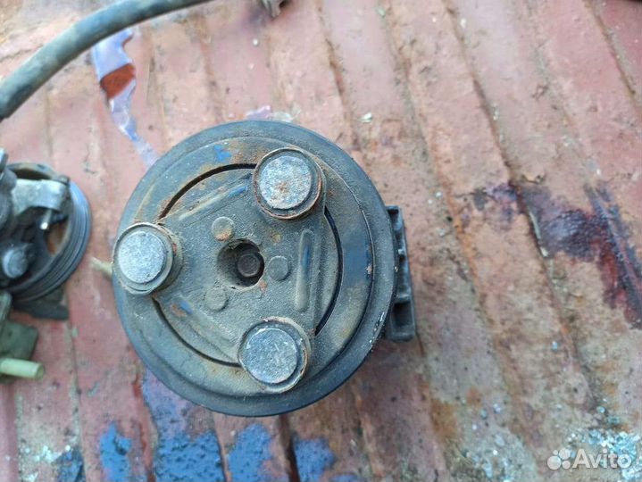 Компрессор кондиционера Mazda 6 gg 2л