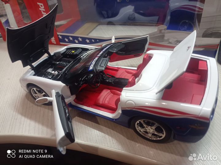 Модель chevrolet corvette 2004 1/18