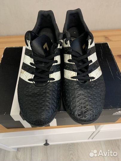 Футбольные бутсы