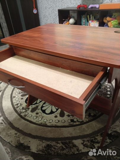 Стол письменный, ростовой