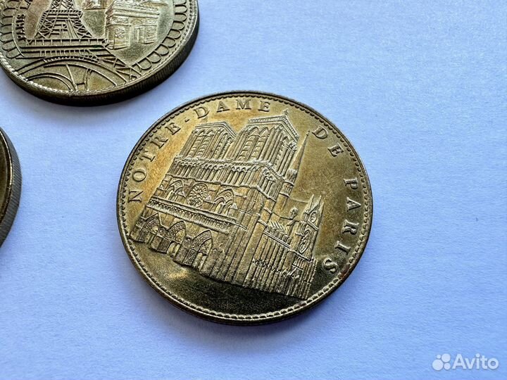 Коллекционные монеты из Парижа
