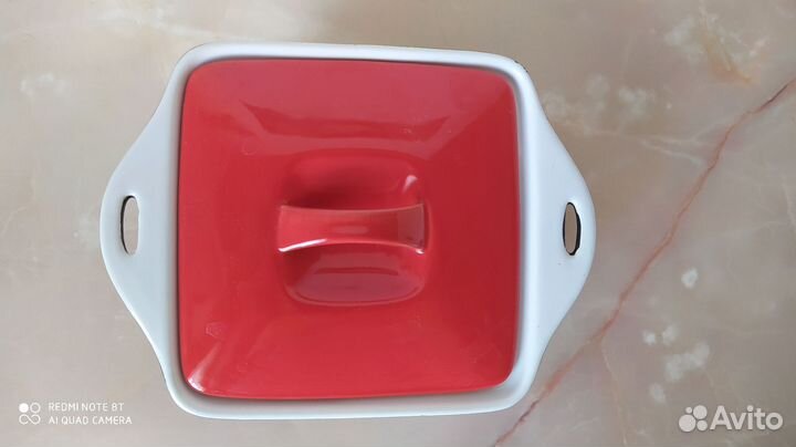 Керамическая форма с крышкой бренда Dekok