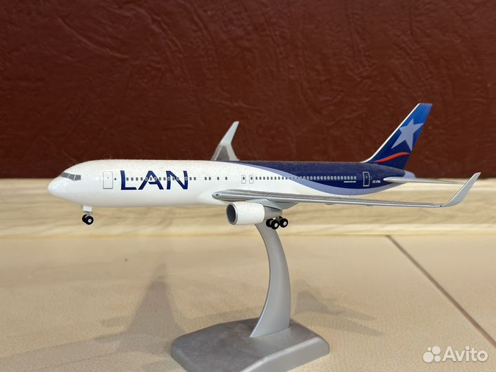 Коллекция моделей самолетов