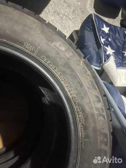 Bridgestone Blizzak Revo GZ 225/60 R17 99S