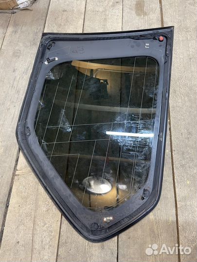 Глухая форточка Toyota Land Cruiser Prado 150