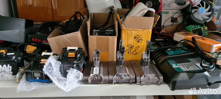 Аккумуляторы, Зарядные устройства Dyson