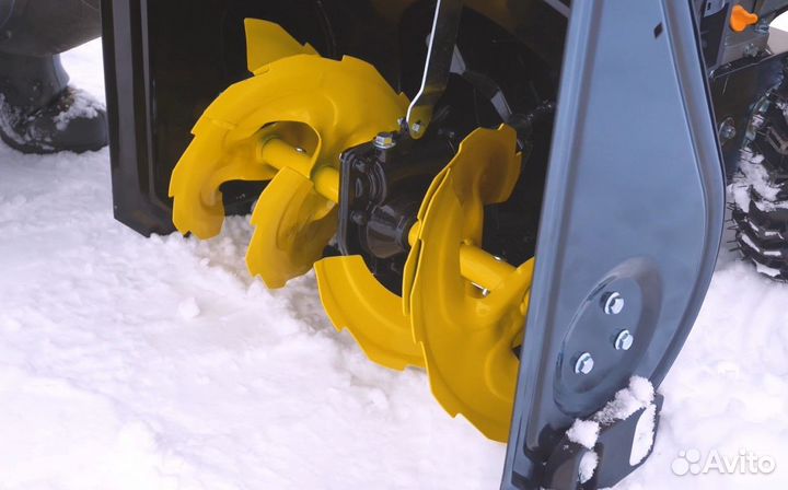 Снегоуборщик Champion ST 553