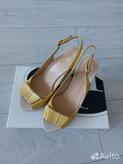 Босоножки новые нат.кожа Dino Ricci