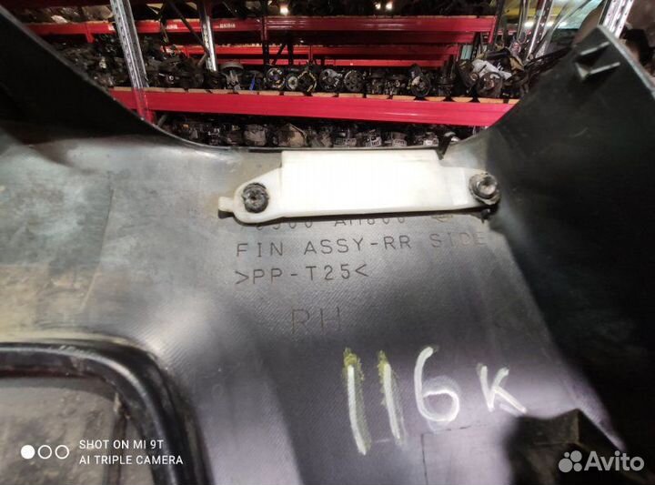 Обшивка салона задняя правая Nissan Skyline CPV35