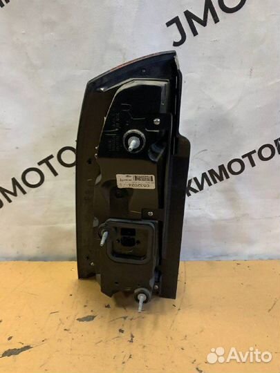 Фонарь задний правый Кадиллак STS седан