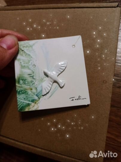 Брошь птичка