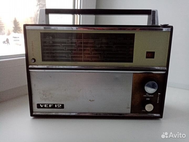 Старый приемник для интерьера