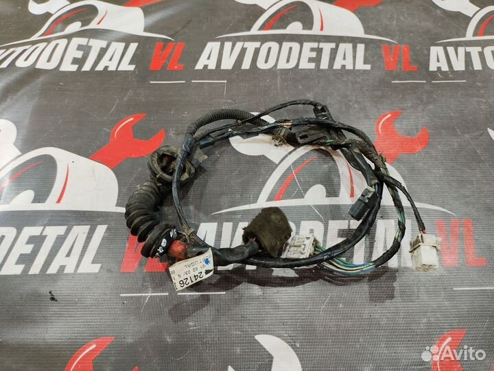 Коса двери задняя правая Nissan Almera N16