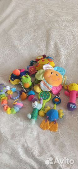 Развивающие игрушки для малышей пакетом