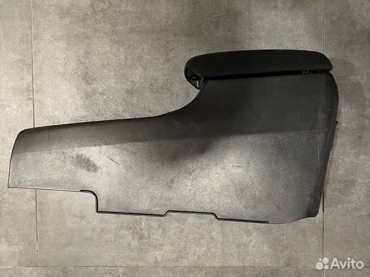 Подлокотник mitsubishi lancer 9