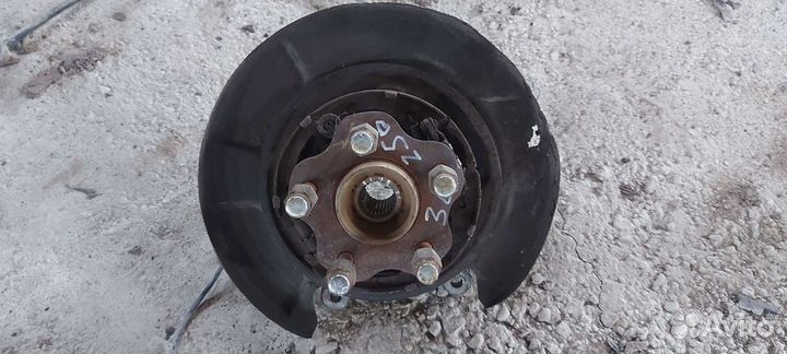 Цапфа задняя левая Nissan Murano