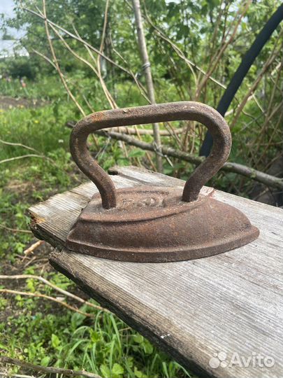 Очень старый утюг