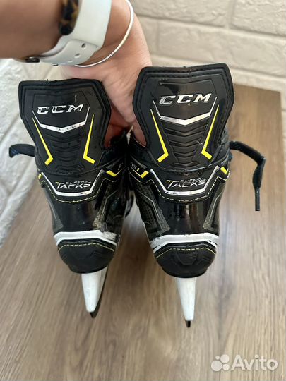 Хоккейные коньки CCM 28 размер