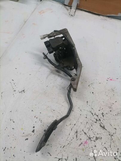 Педаль газа Nissan Bluebird 14