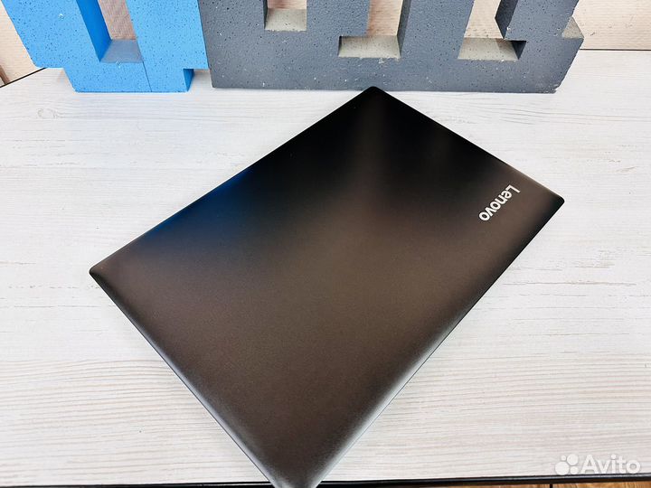 Мощный Ноутбук свежак