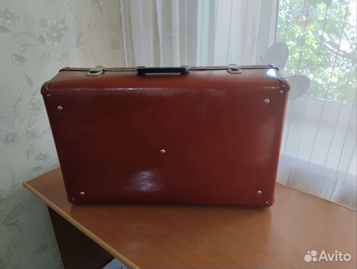 Чемодан фибровый