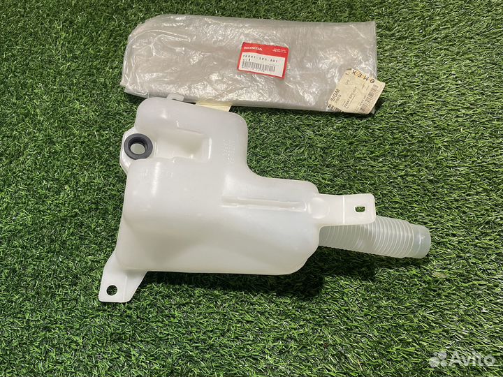 Бачок стеклоомывателя Honda 3.2TL 3.5RL Legend