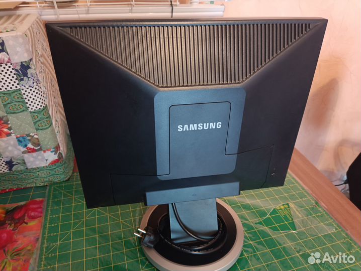 Монитор Samsung SyncMaster 940N
