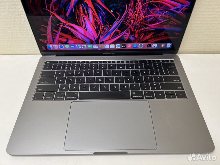 Macbook Pro 13 2017 i5/8/256 хор. сост
