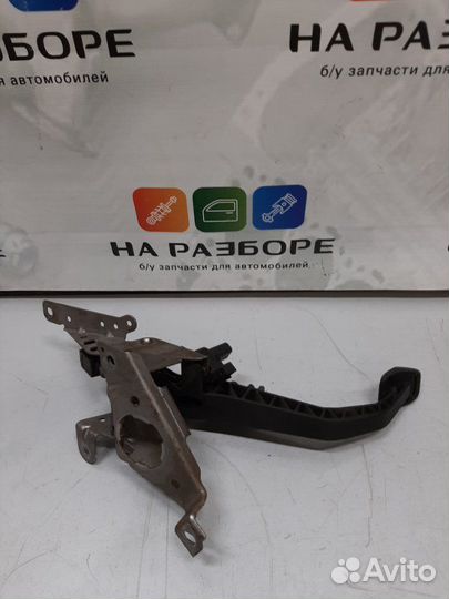 Педаль сцепления Ford Focus CB8 iqdb 2013