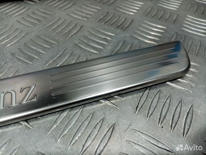 Б/У Накладка на порог передняя#002