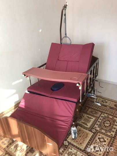 Кровать медицинская для лежачих с ручками кресло