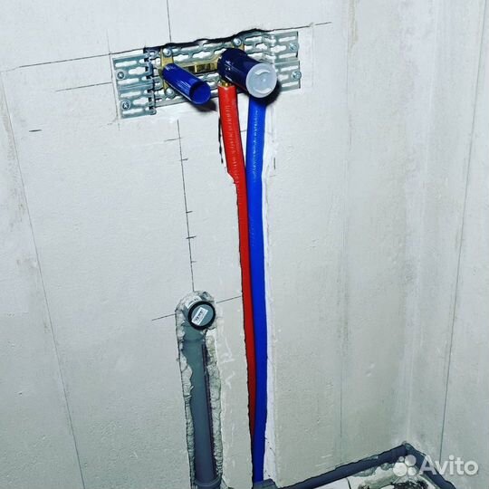 Сантехник. Услуги сантехника. Монтаж труб Rehau