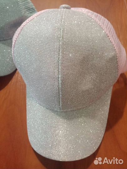 Кепки новые для девочки