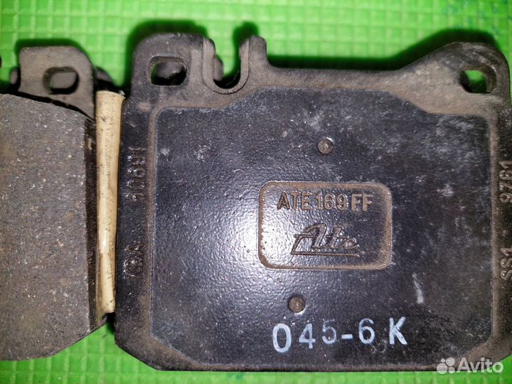 Колодки тормозные передние Mercedes-Benz W124