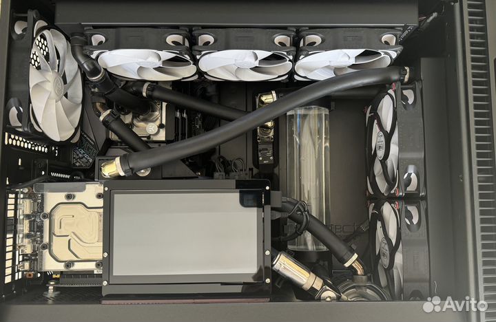 Игровой системный блок с кастомной сво