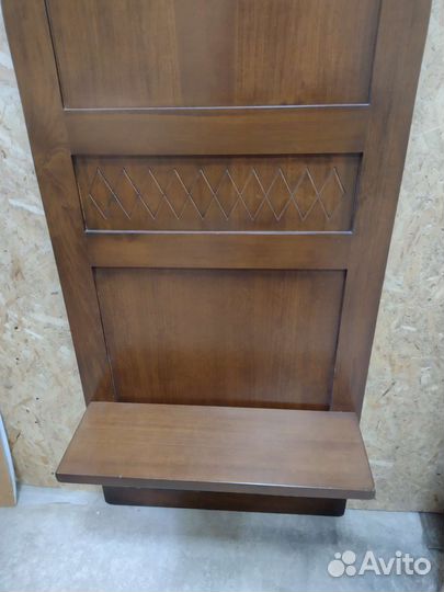 Вешалка из дерева