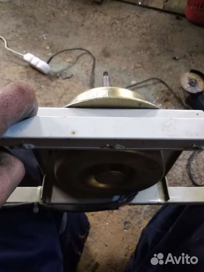 Двиготель наружнего блока кондиционера