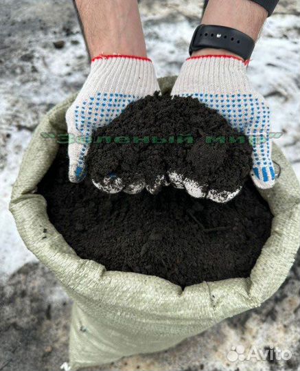 Рыхлая плодородная земля в мешках без мусора