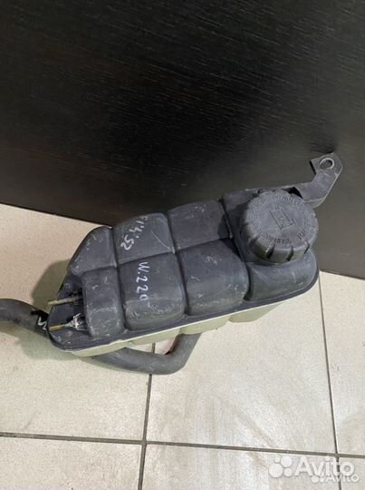 Бачок расширительный Mercedes-Benz W220