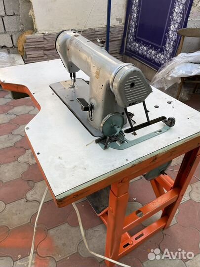 Промишленая швейная машинка прямострочка